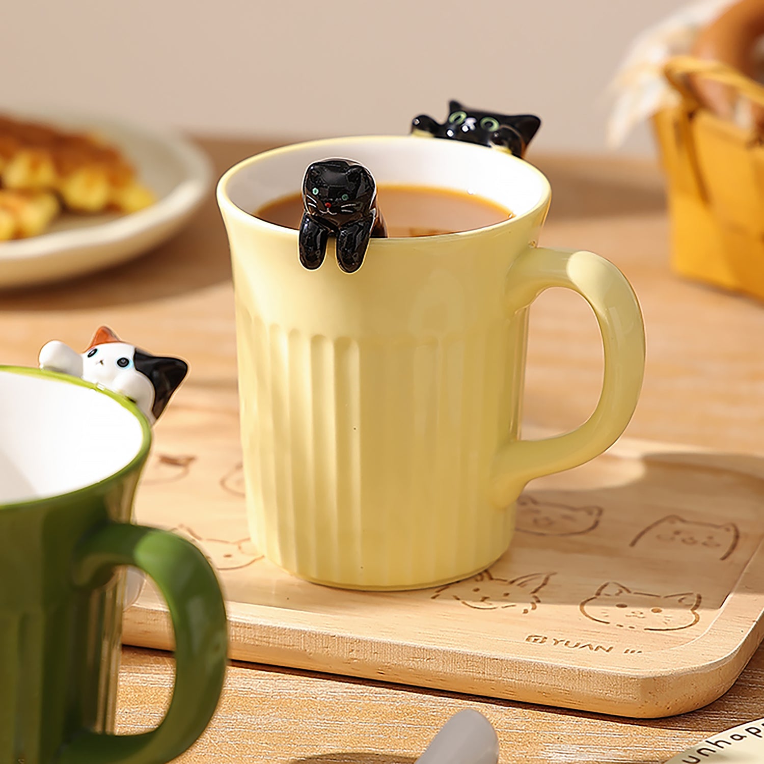 Mug en céramique avec mignon chat en relief