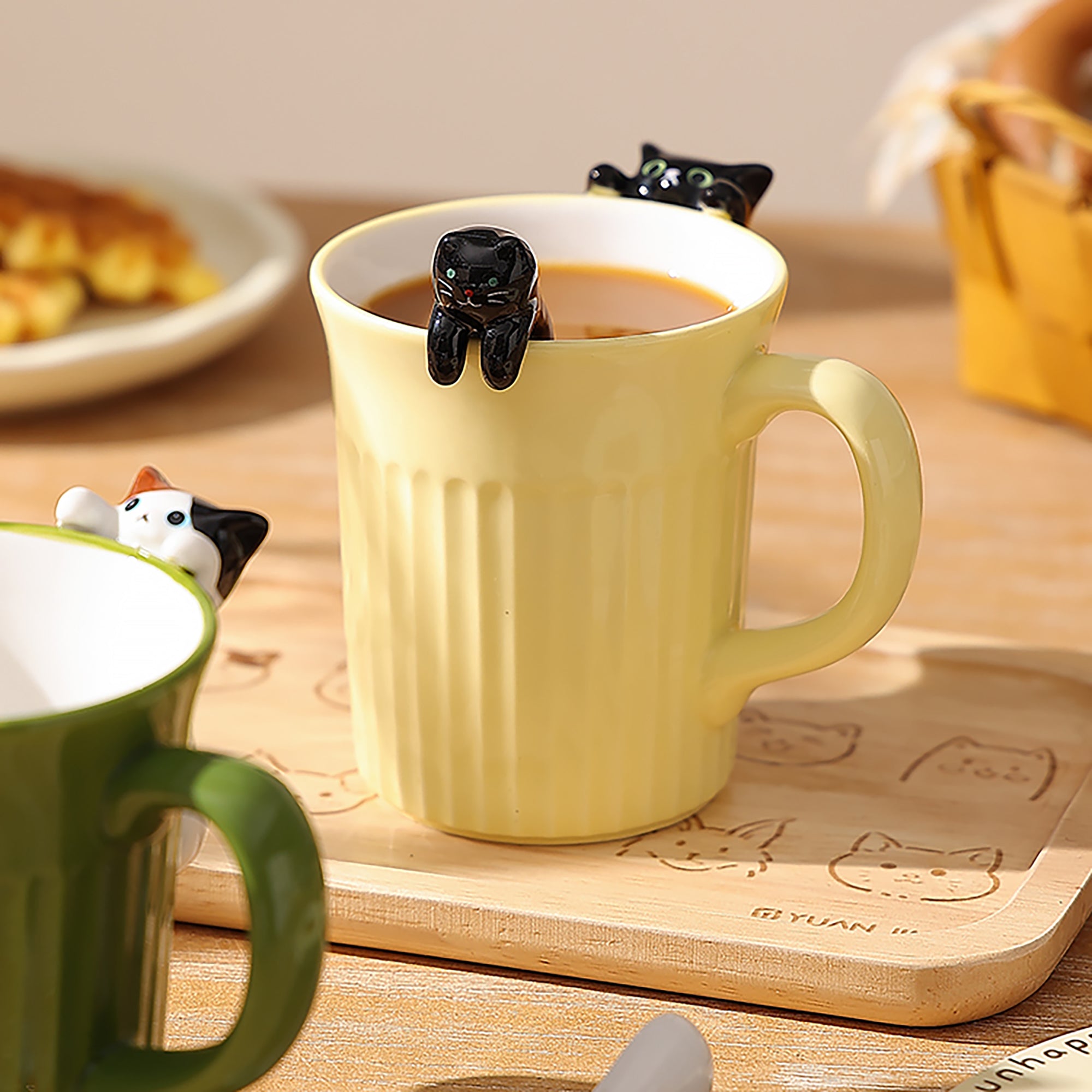 Mug en céramique avec mignon chat en relief