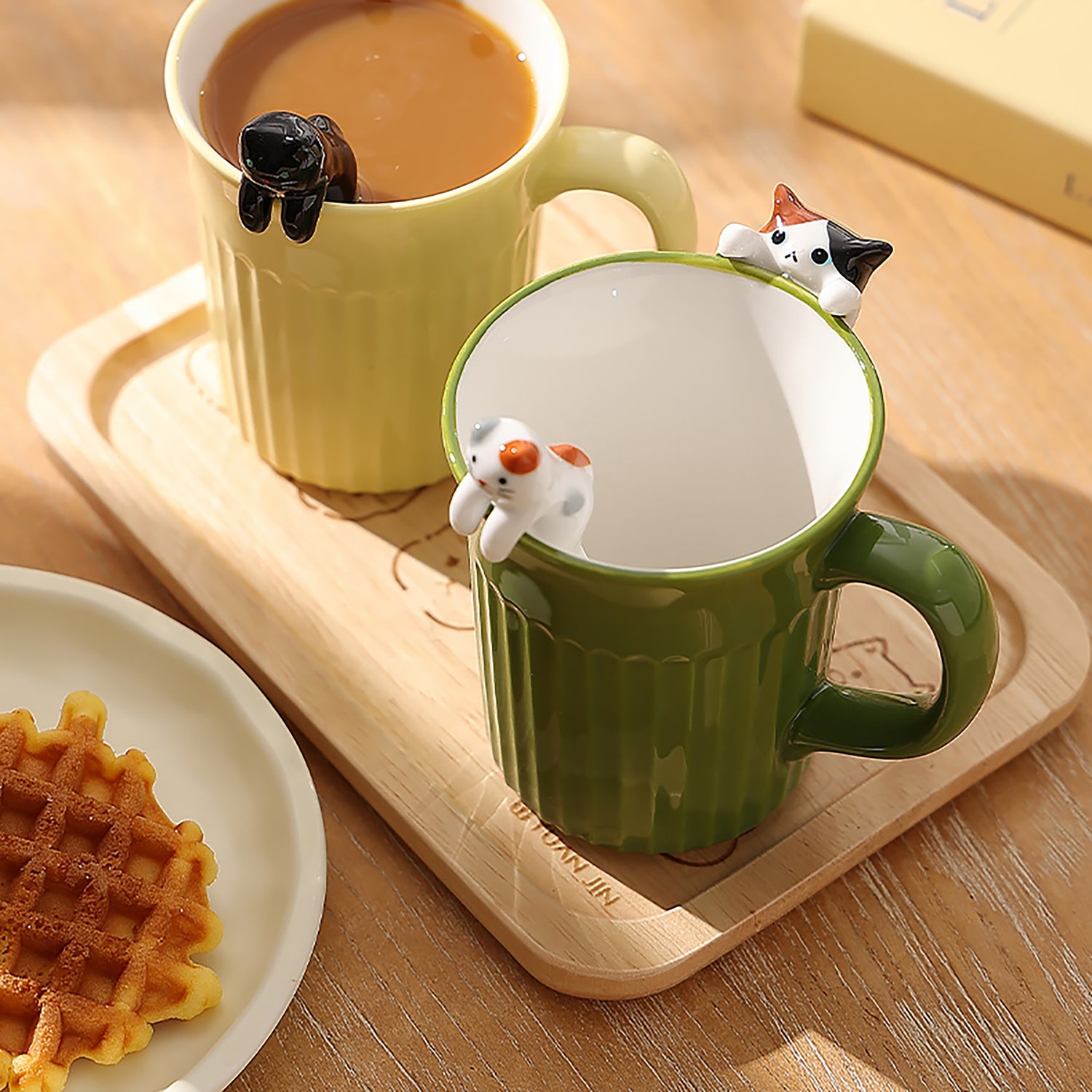 Mug en céramique avec mignon chat en relief