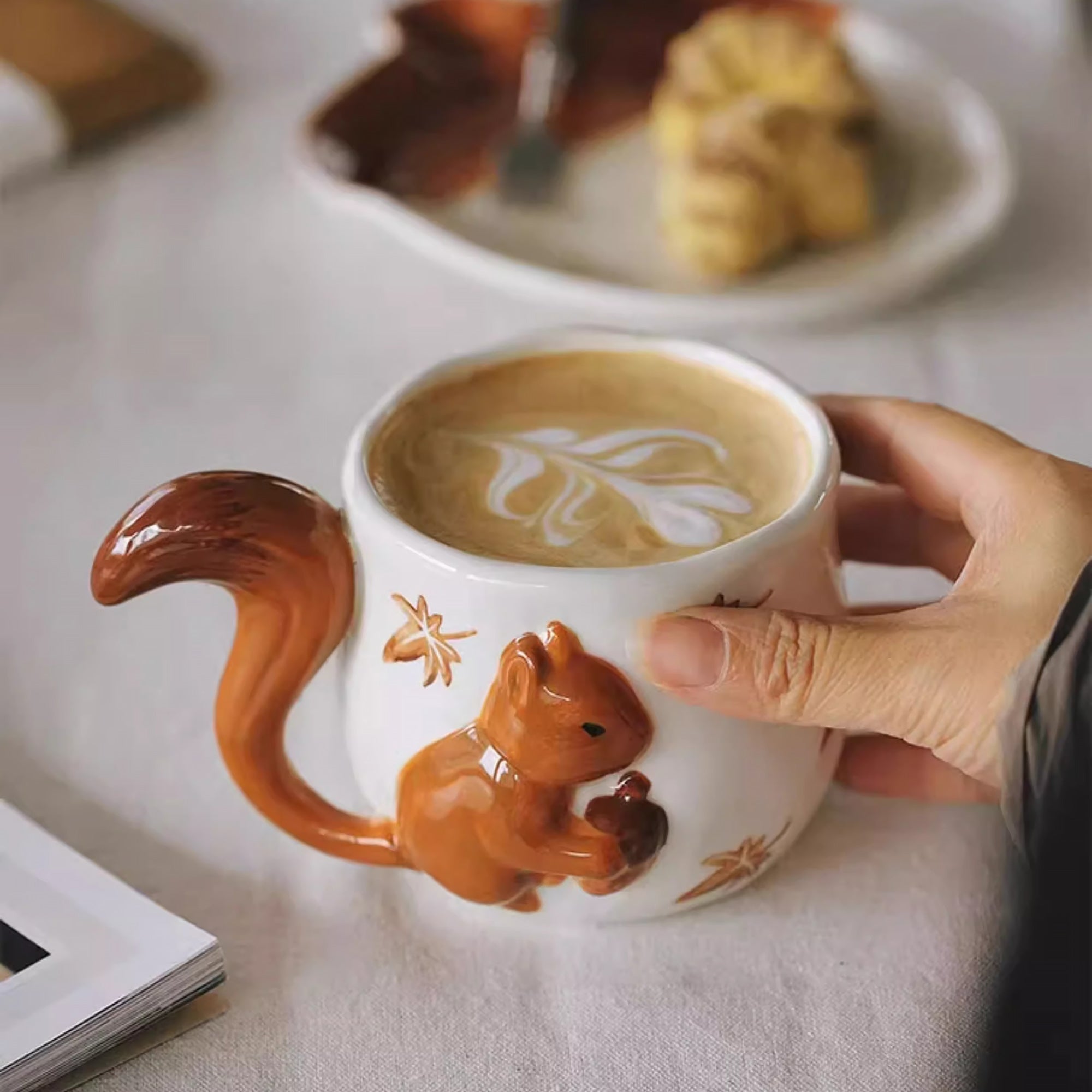 Tasse en céramique écureuil avec soucoupe gland