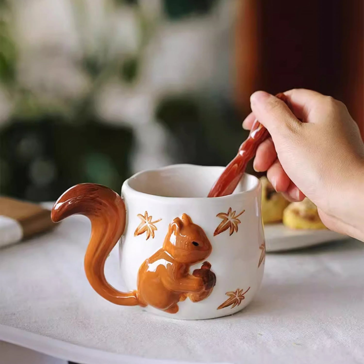 Tasse en céramique écureuil avec soucoupe gland