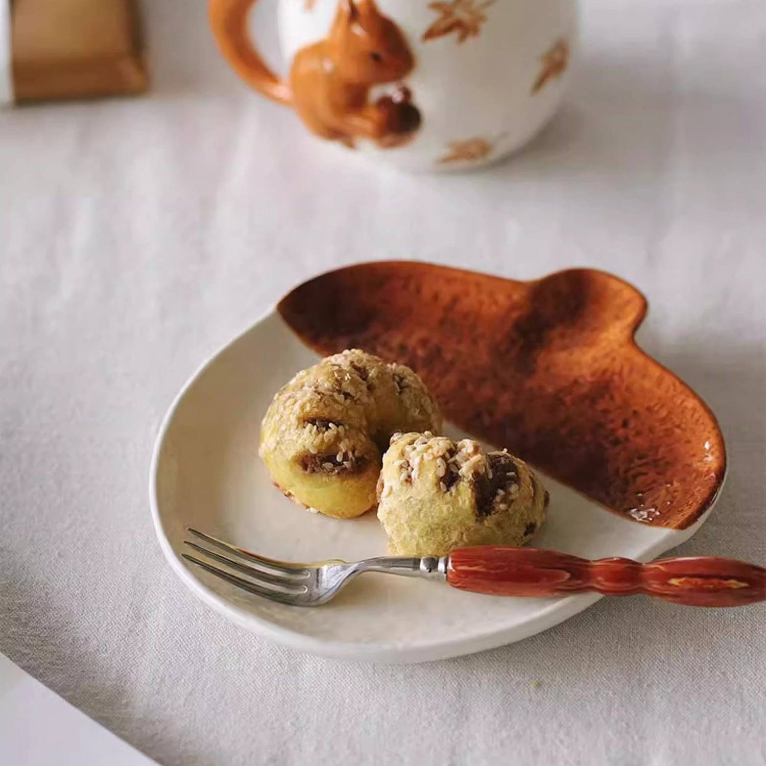 Tasse en céramique écureuil avec soucoupe gland