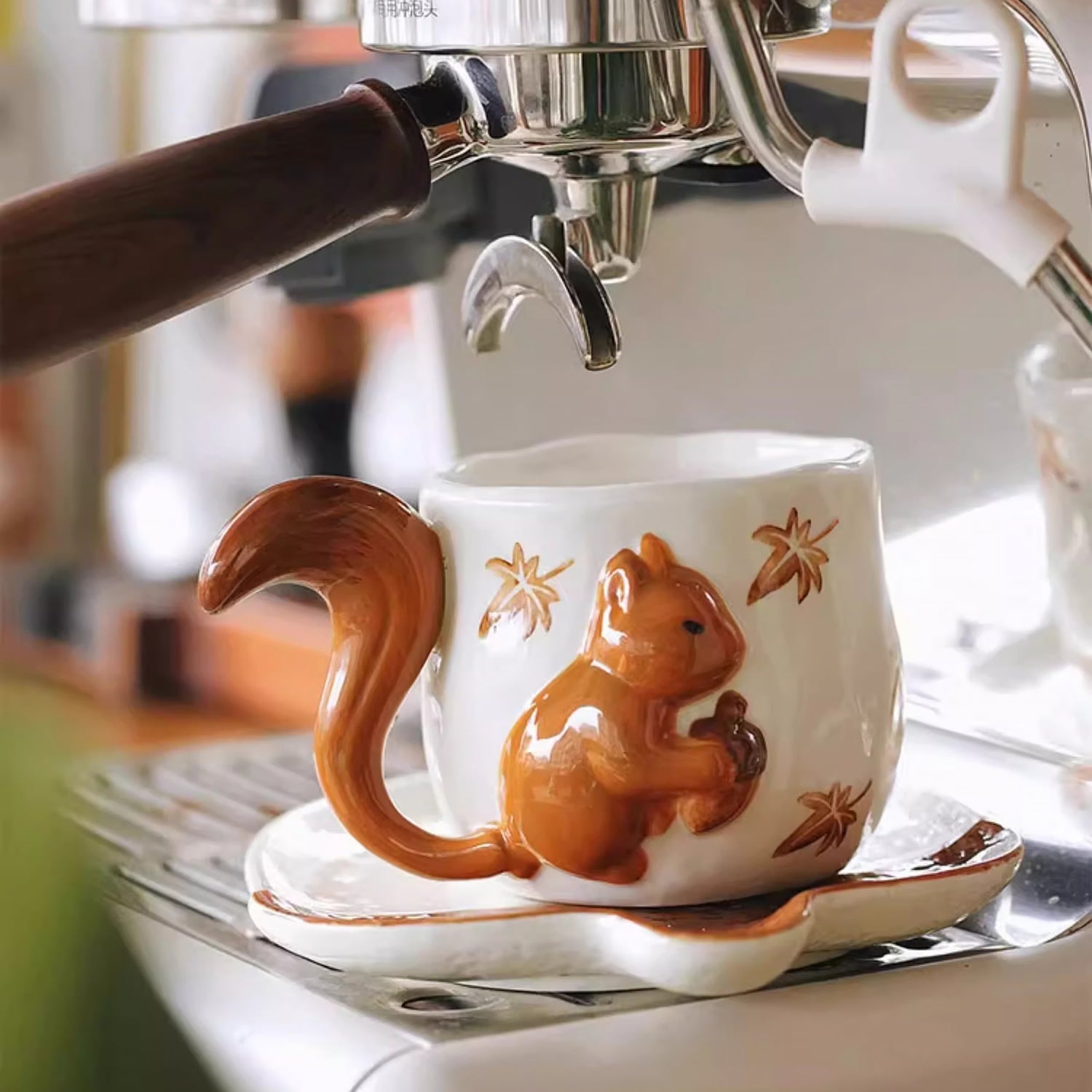 Tasse en céramique écureuil avec soucoupe gland