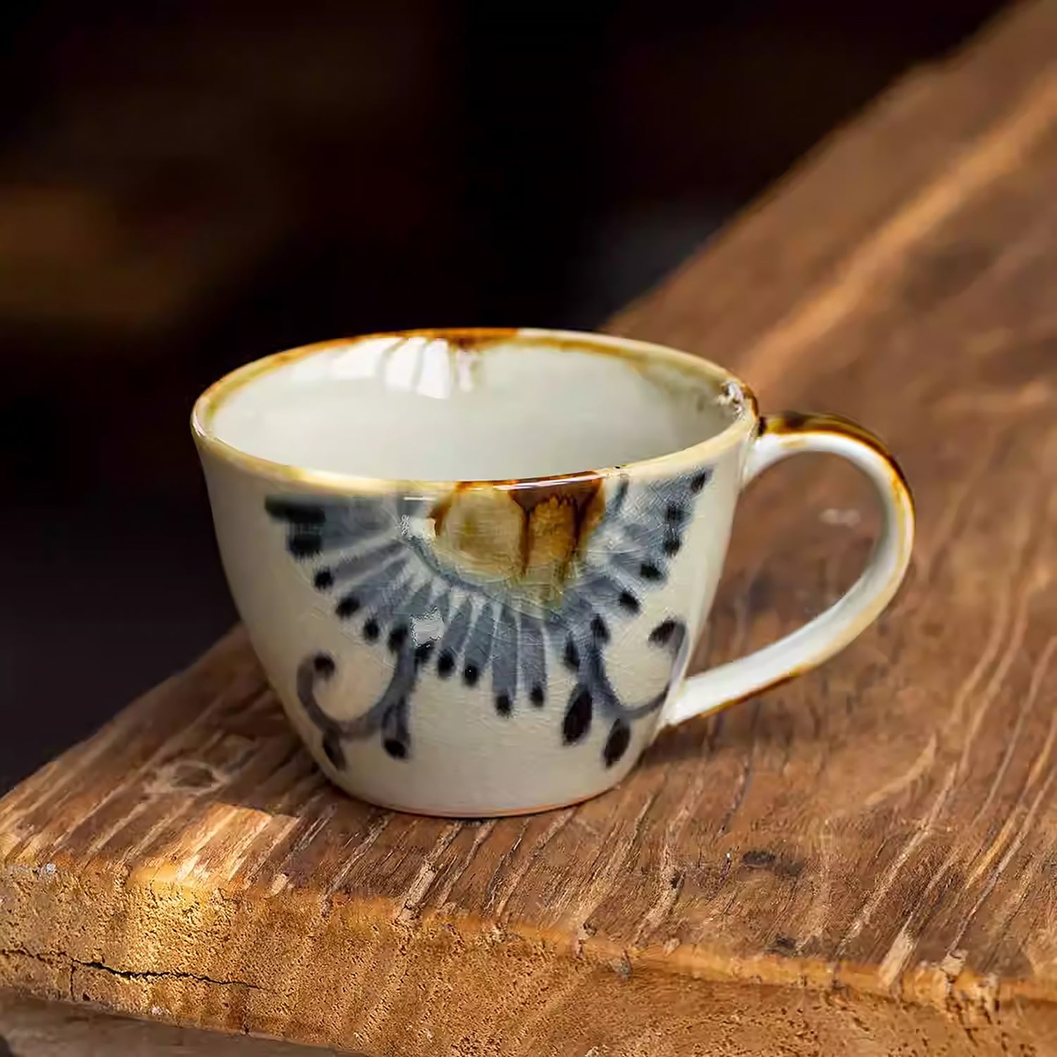 Tasse à café en céramique Mino-yaki avec motif Karakusa