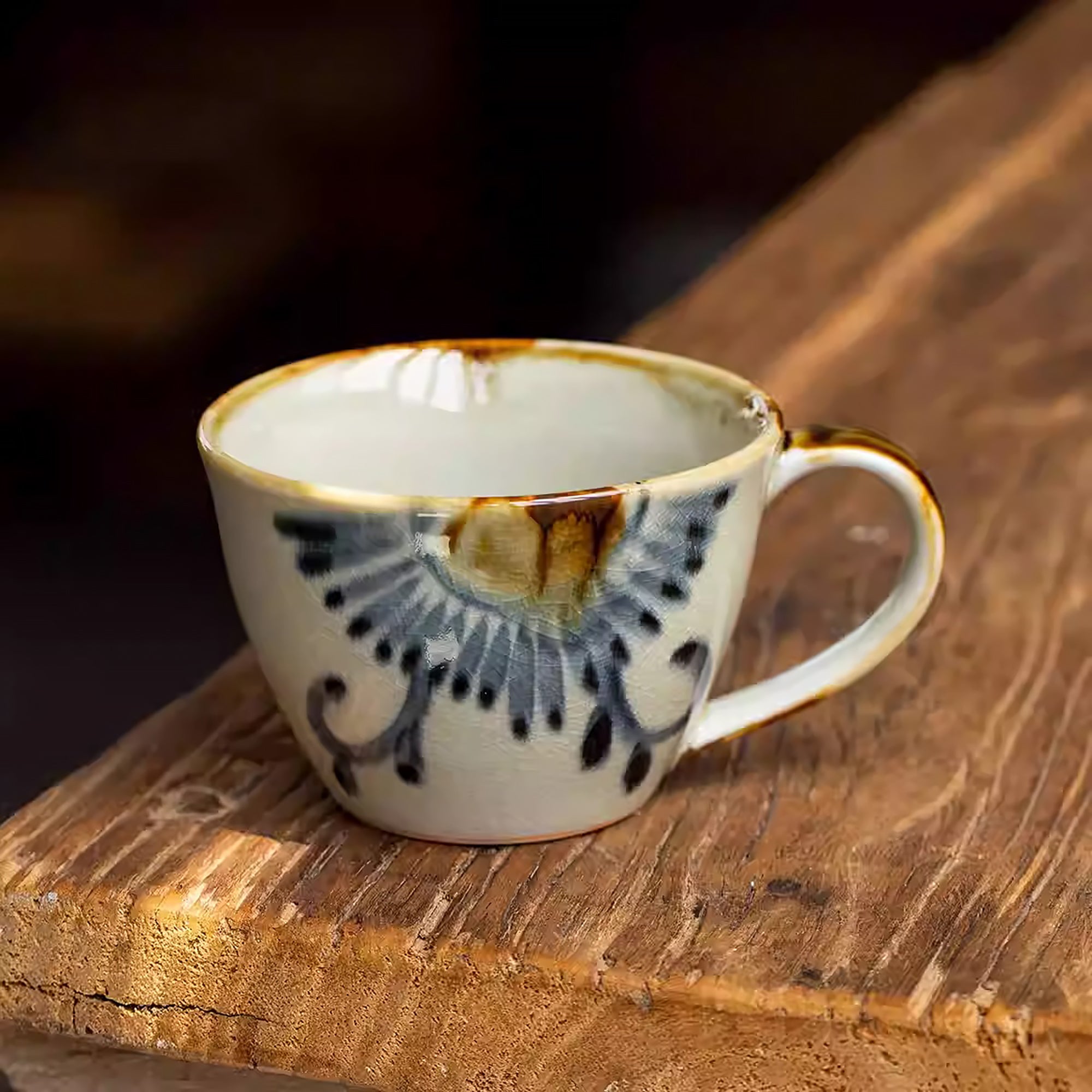 Tasse à café en céramique Mino-yaki avec motif Karakusa