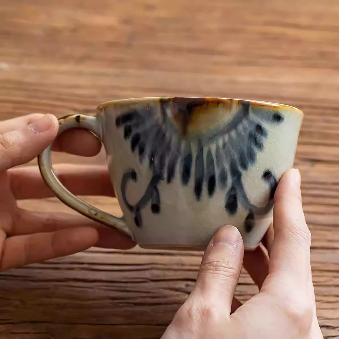 Tasse à café en céramique Mino-yaki avec motif Karakusa