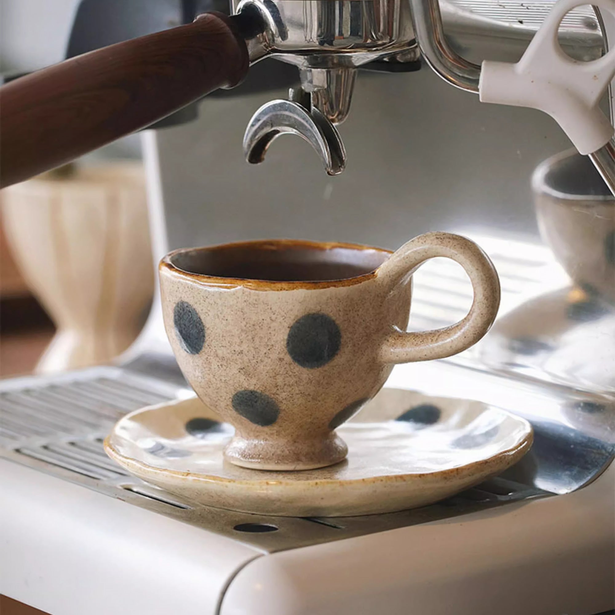 Mug en céramique fait main style vintage à pois