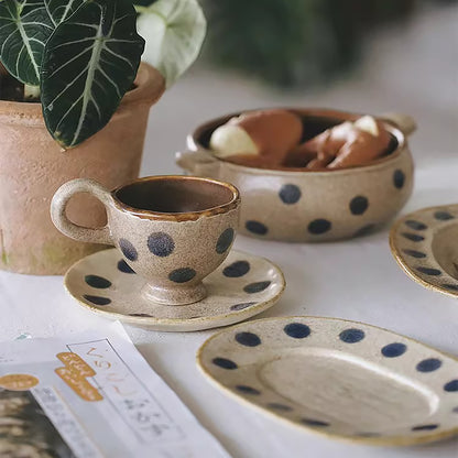 Assiette en céramique fait main style vintage à pois