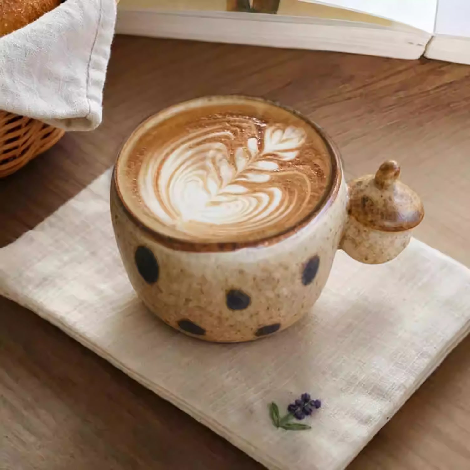 Tasse à café artisanale avec Anse en forme de gland