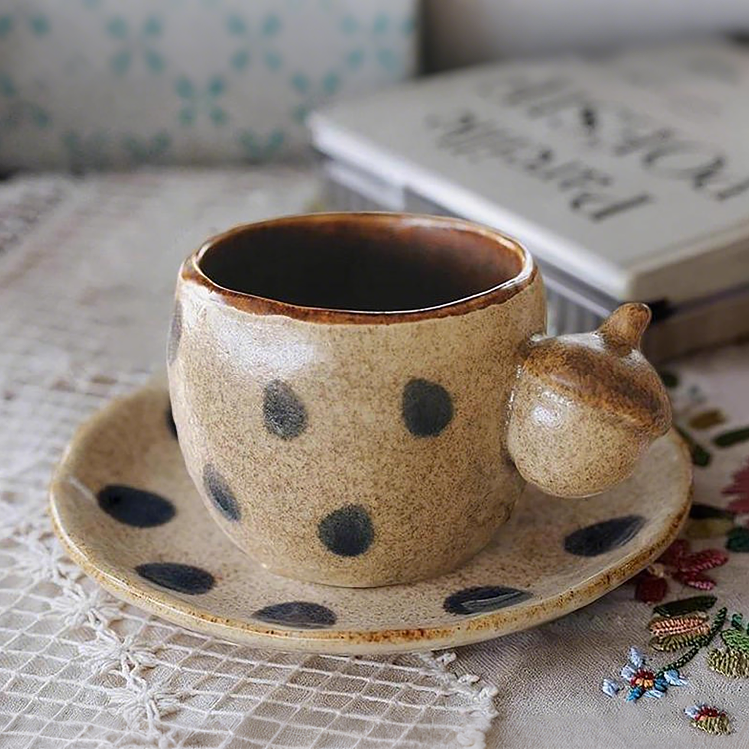 Tasse à café artisanale avec Anse en forme de gland