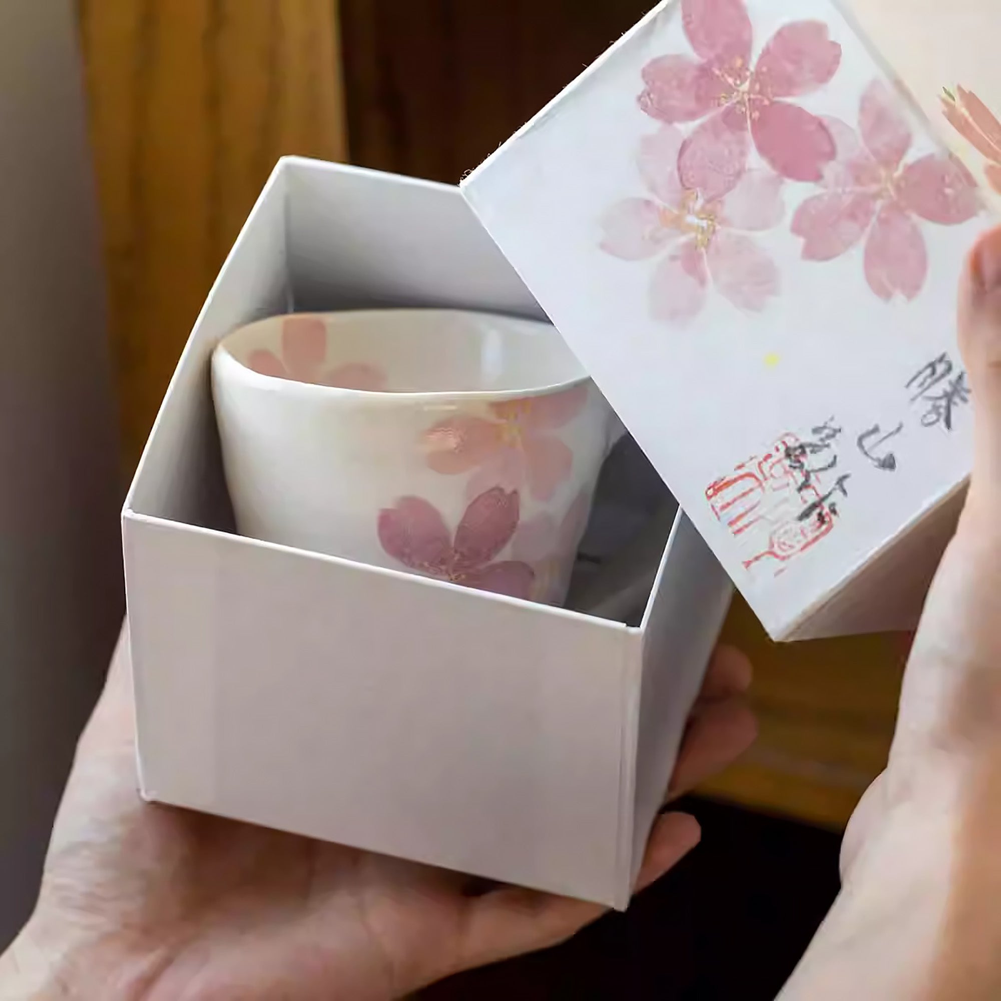 Mug en céramique Minoyaki avec fleurs de cerisier 