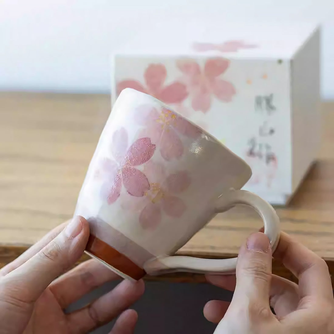 Mug en céramique Minoyaki avec fleurs de cerisier 