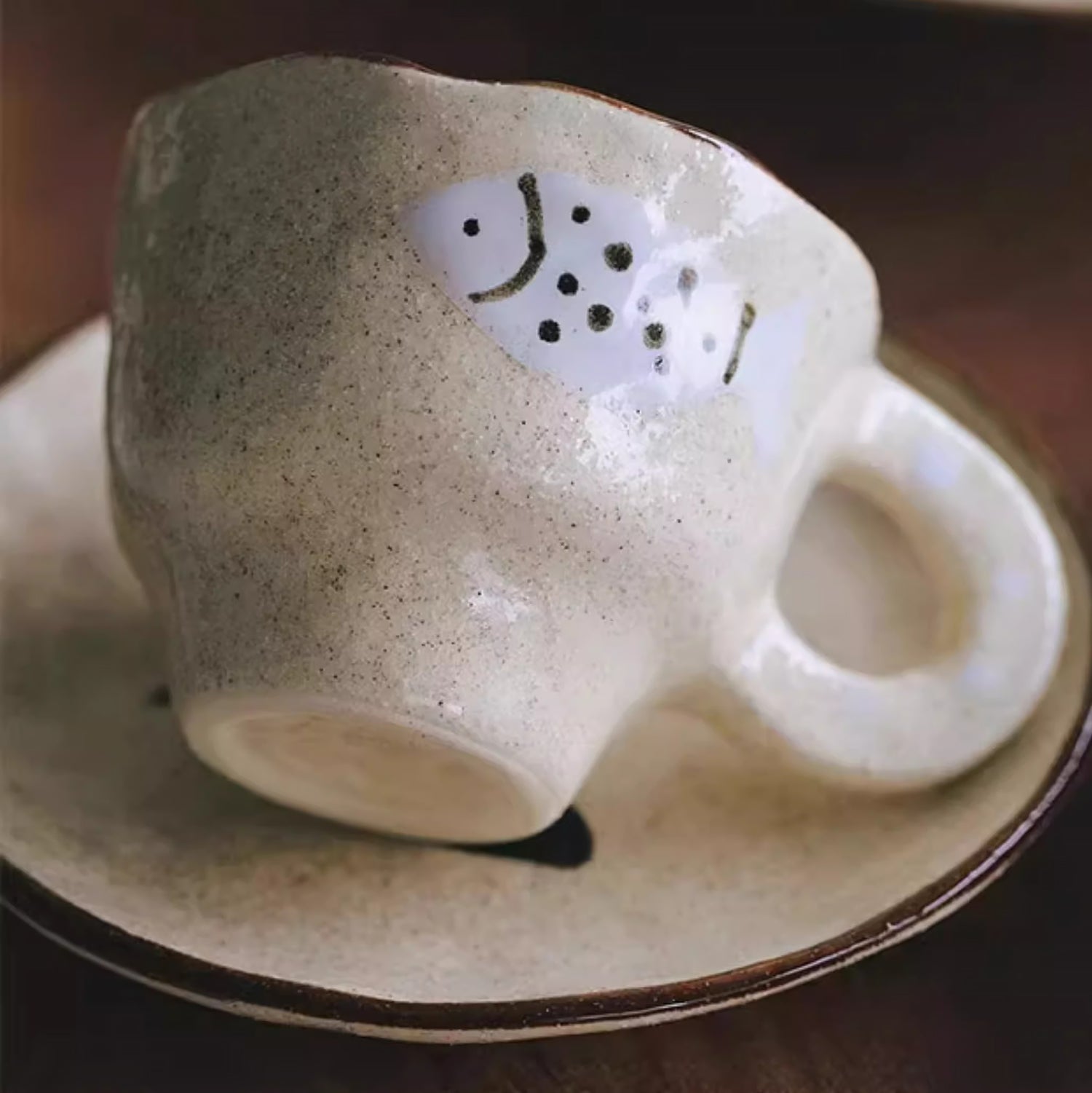 Tasse à café artisanale avec motif poisson