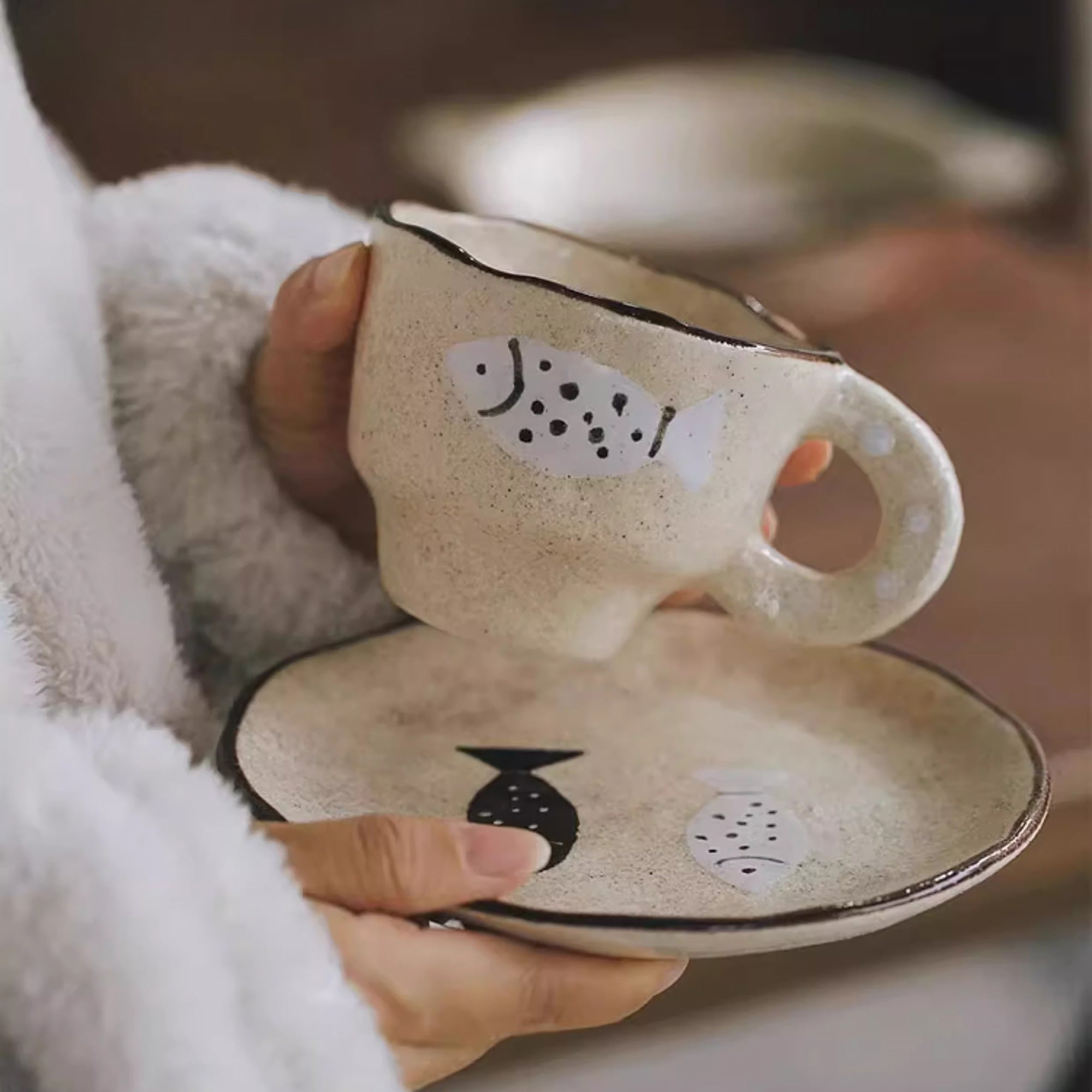 Tasse à café artisanale avec motif poisson
