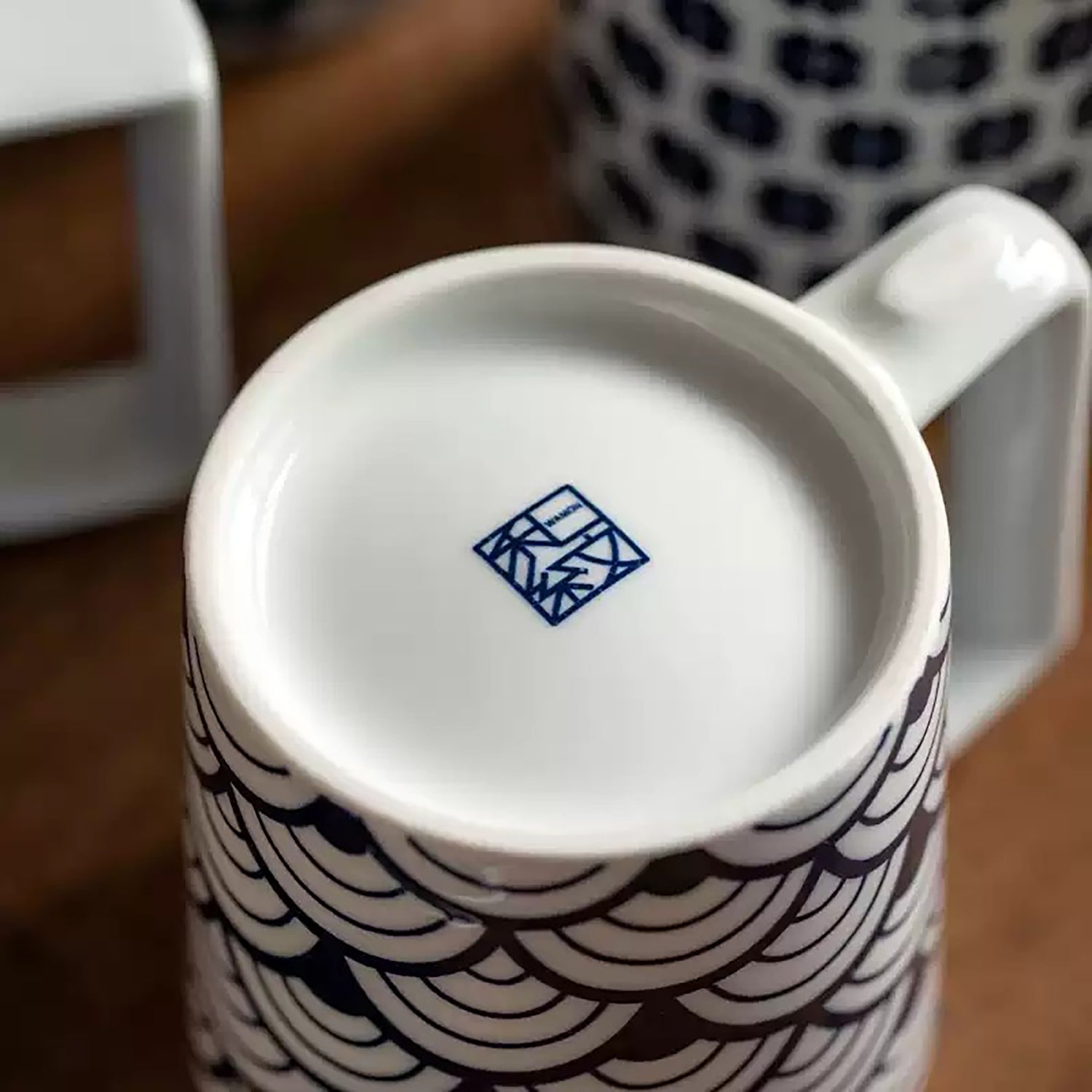Mug en porcelaine Arita-yaki motif porte-bonheur