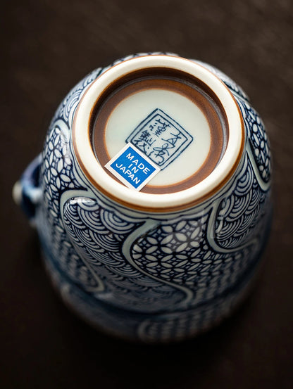 Tasse avec couvercle Arita-yaki décor vagues Seigaiha et Shippō