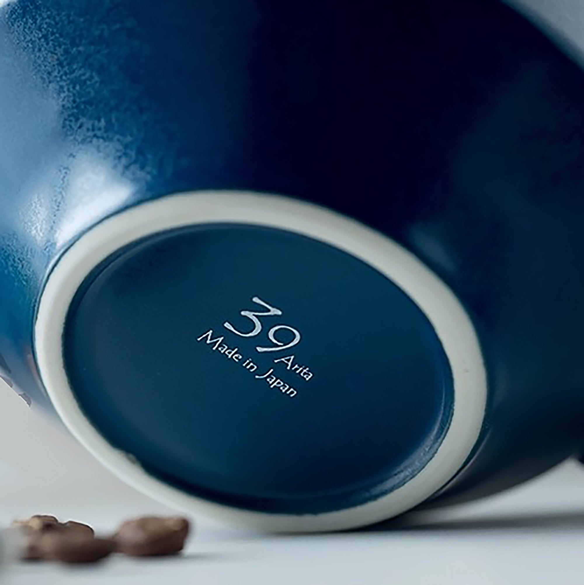 Mug en céramique Arita mate bleu profond