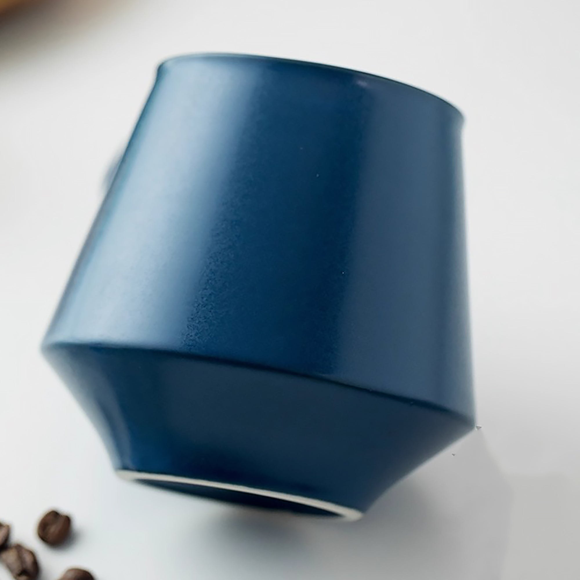 Mug en céramique Arita mate bleu profond