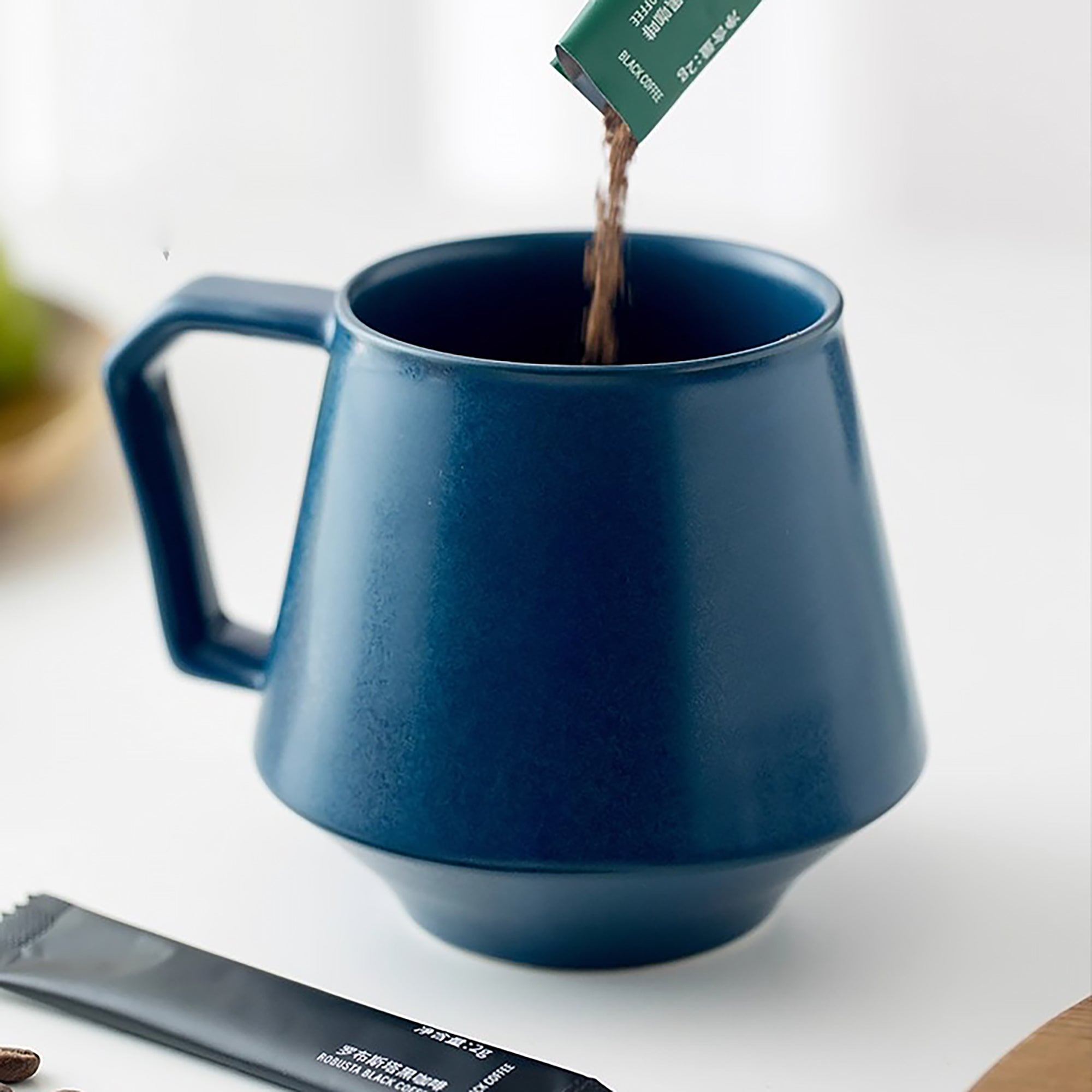 Mug en céramique Arita mate bleu profond