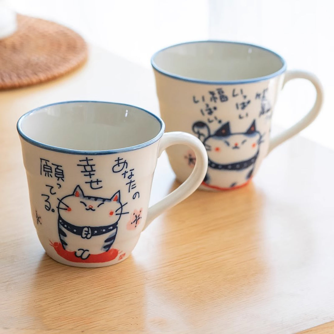 Mug japonais en céramique Seto-yaki avec chat priant
