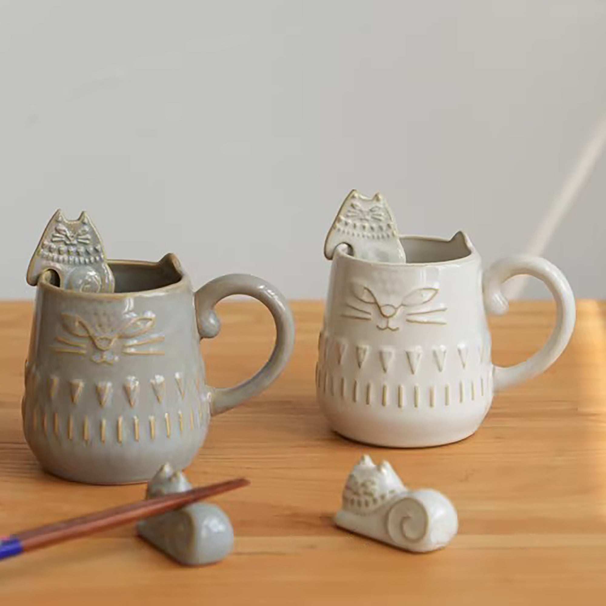 Mug en céramique DECOLE motif chat en relief