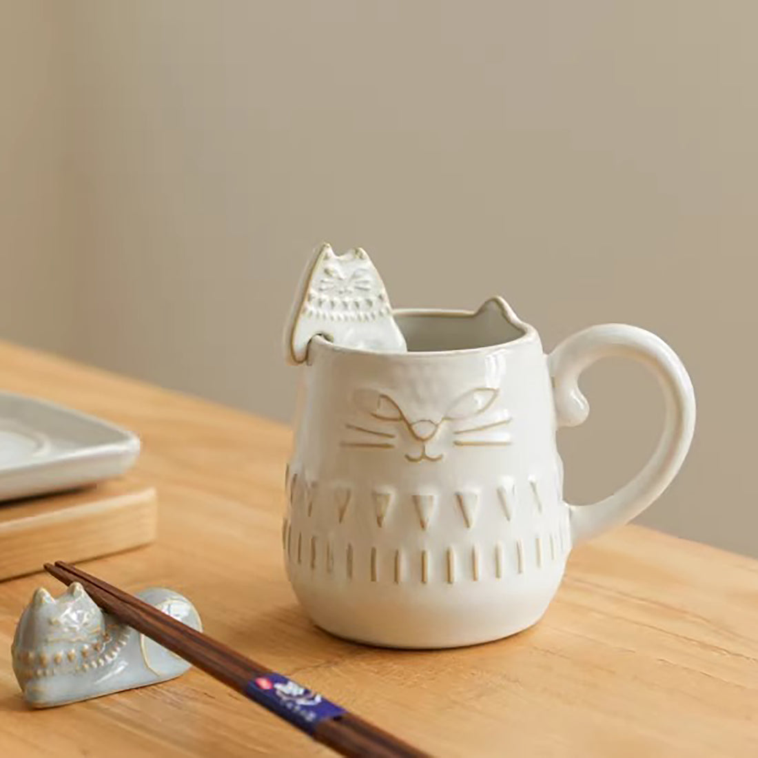 Mug en céramique DECOLE motif chat en relief