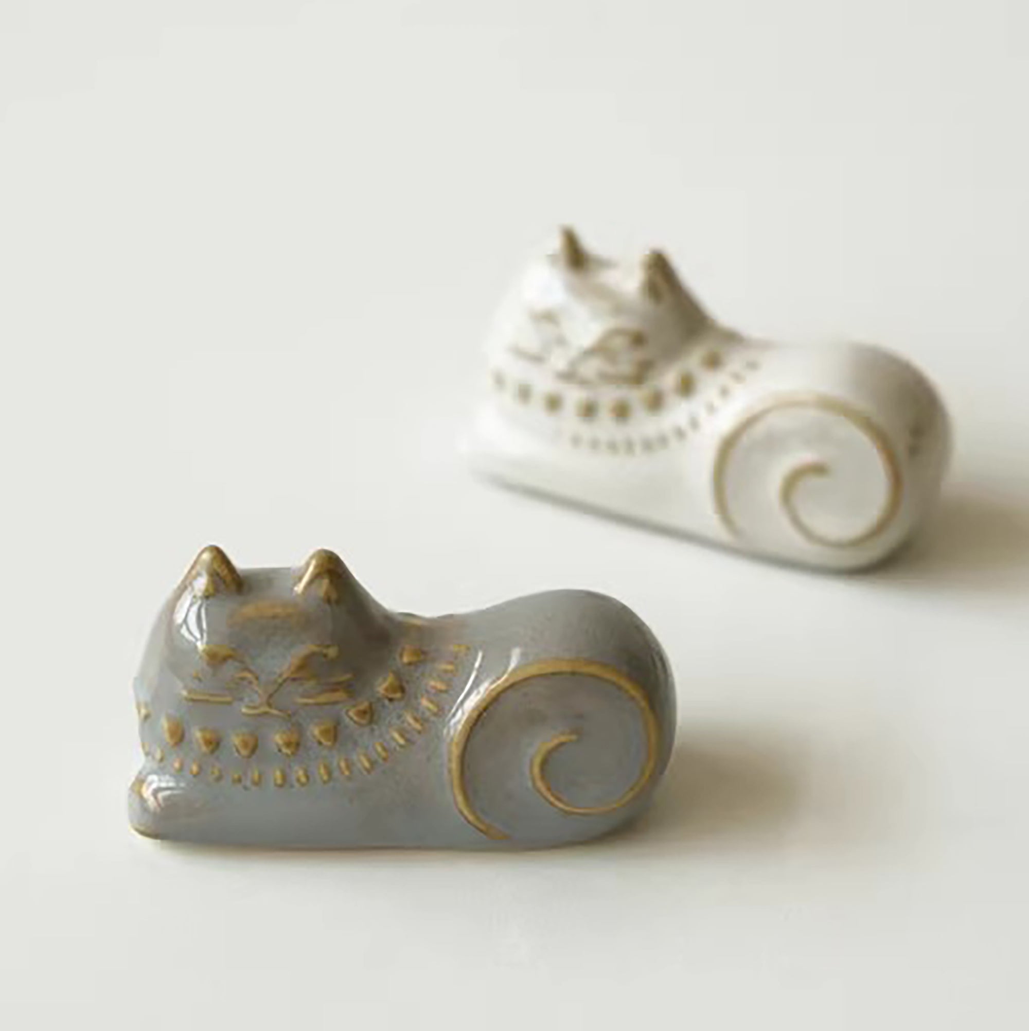 Mug en céramique DECOLE motif chat en relief