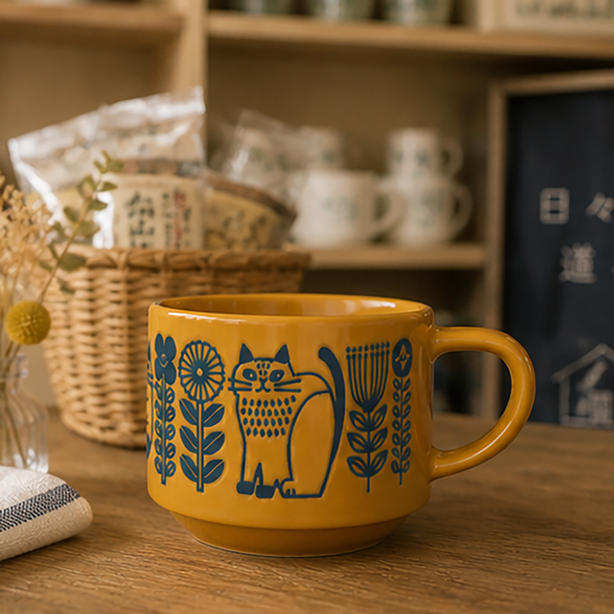 Tasse à café DECOLE motif animal en relief