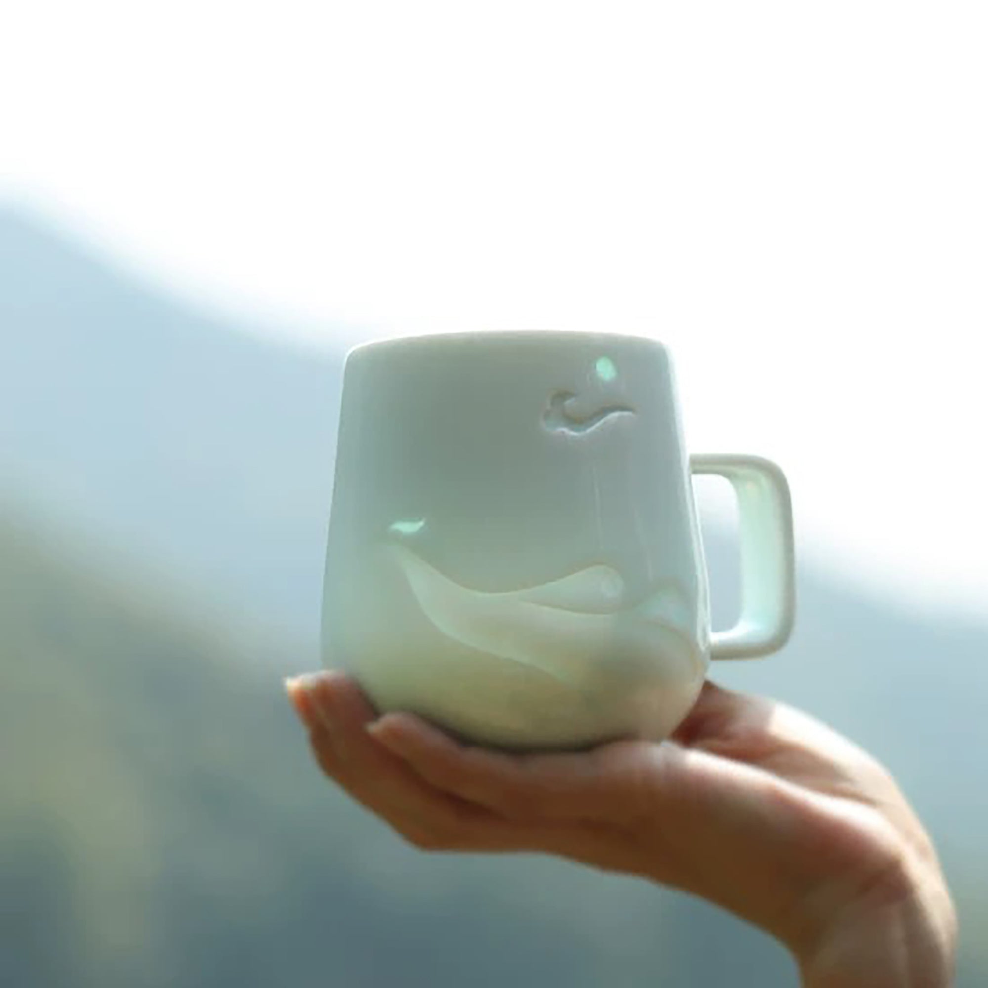 Mug en porcelaine ajourée translucide
