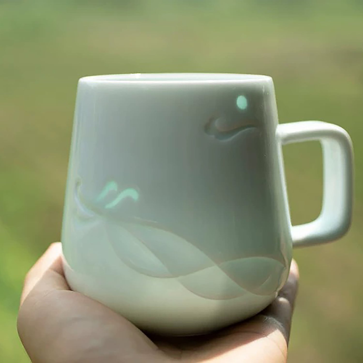 Mug en porcelaine ajourée translucide