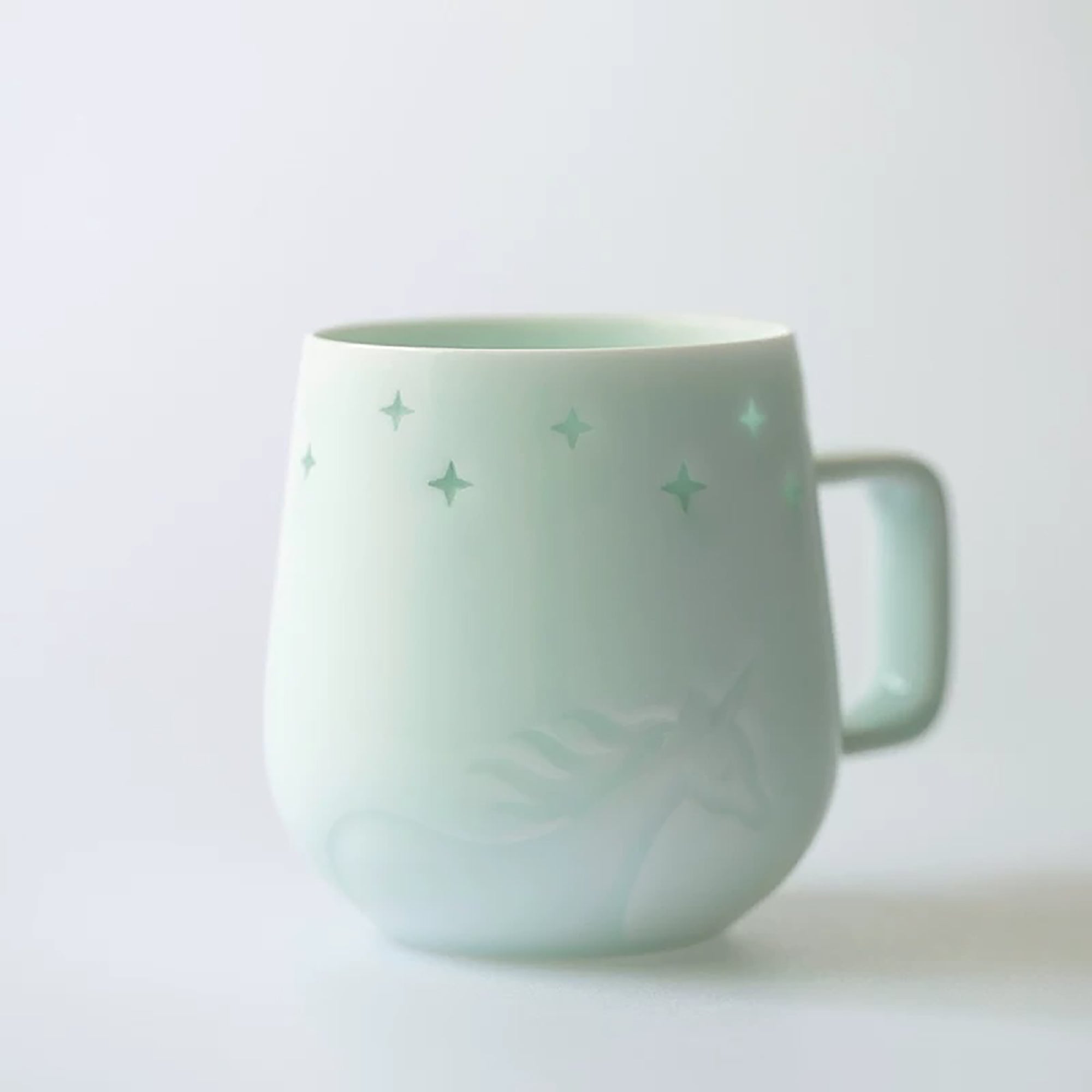 Mug en porcelaine ajourée translucide