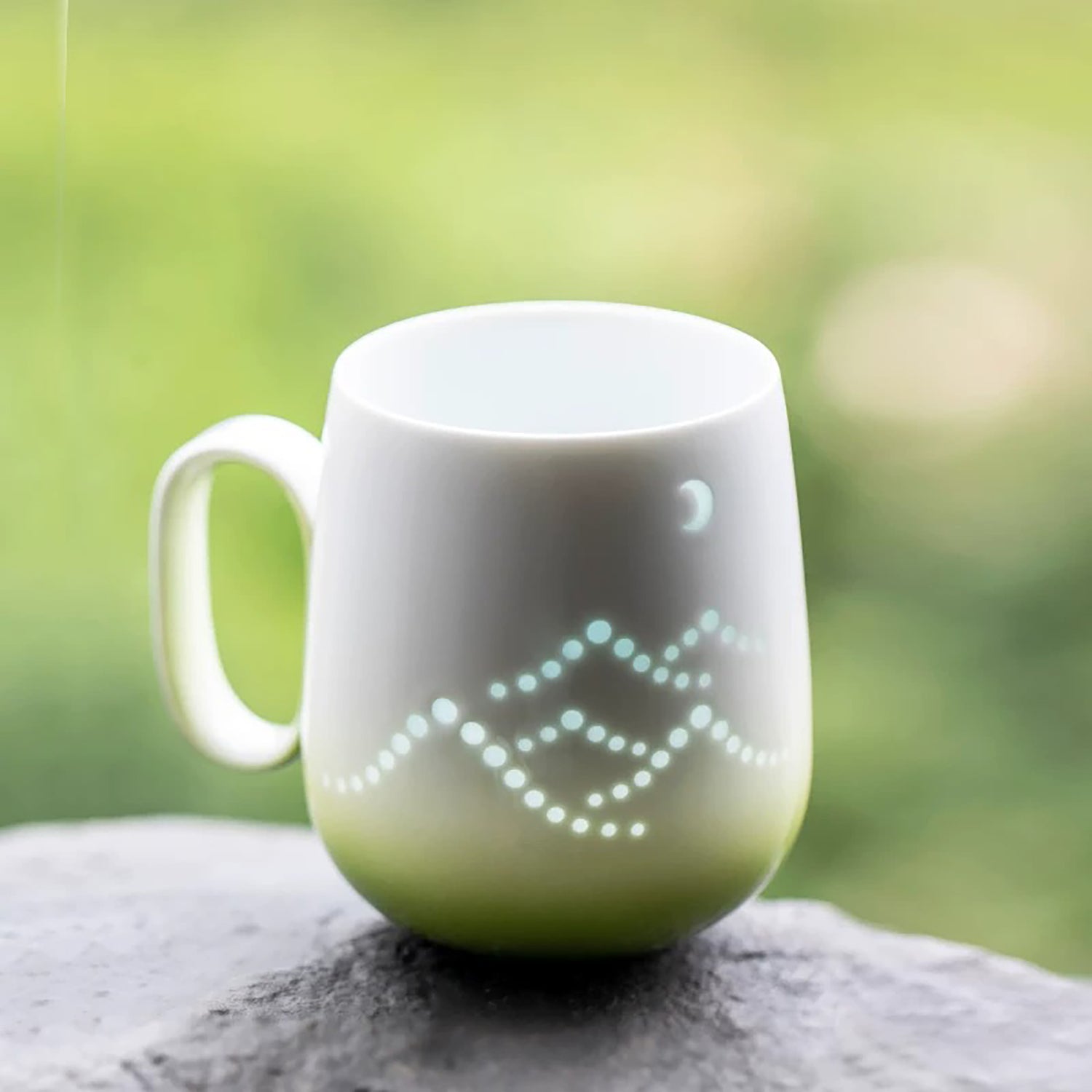 Mug en porcelaine ajourée translucide