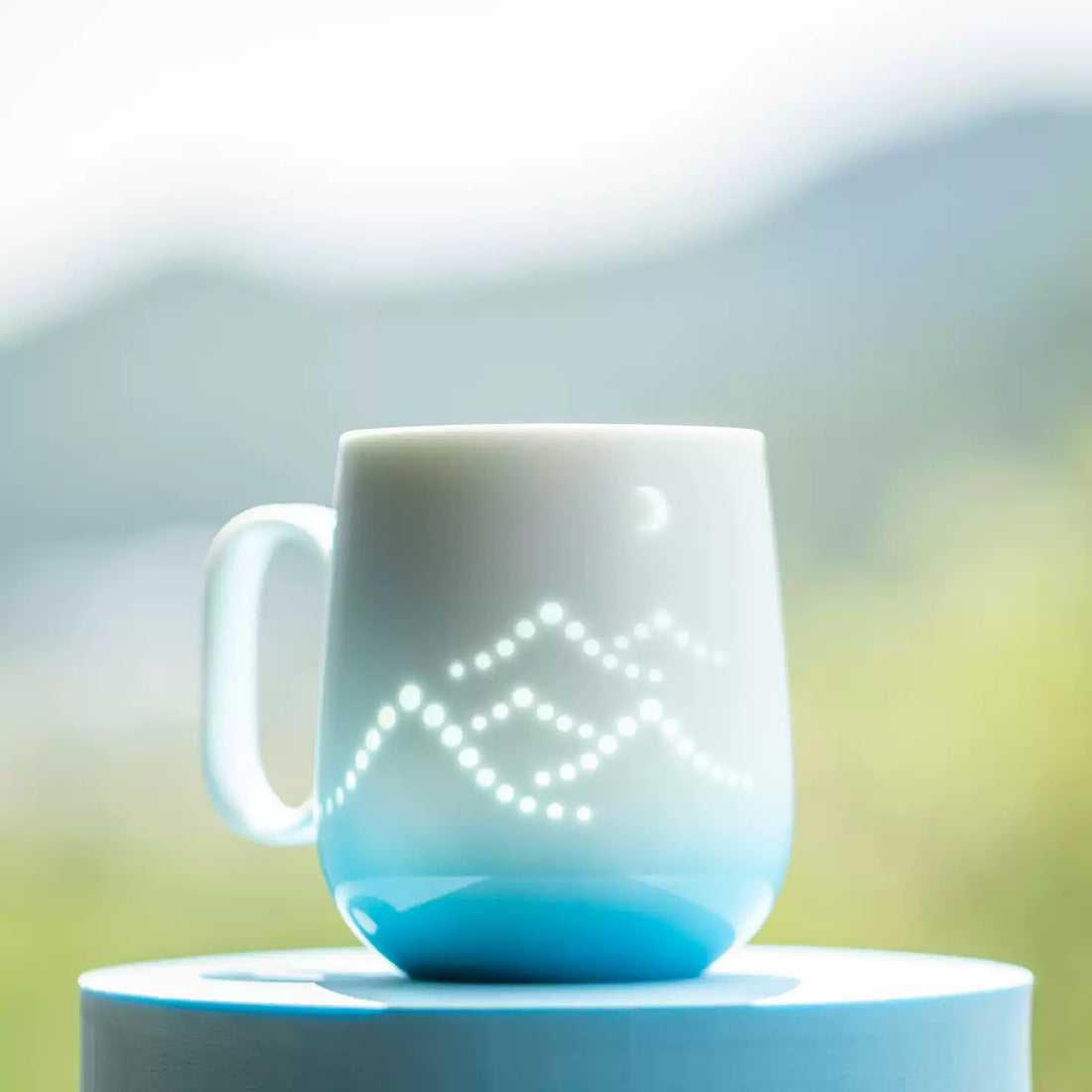 Mug en porcelaine ajourée translucide