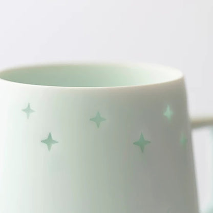 Mug en porcelaine ajourée translucide