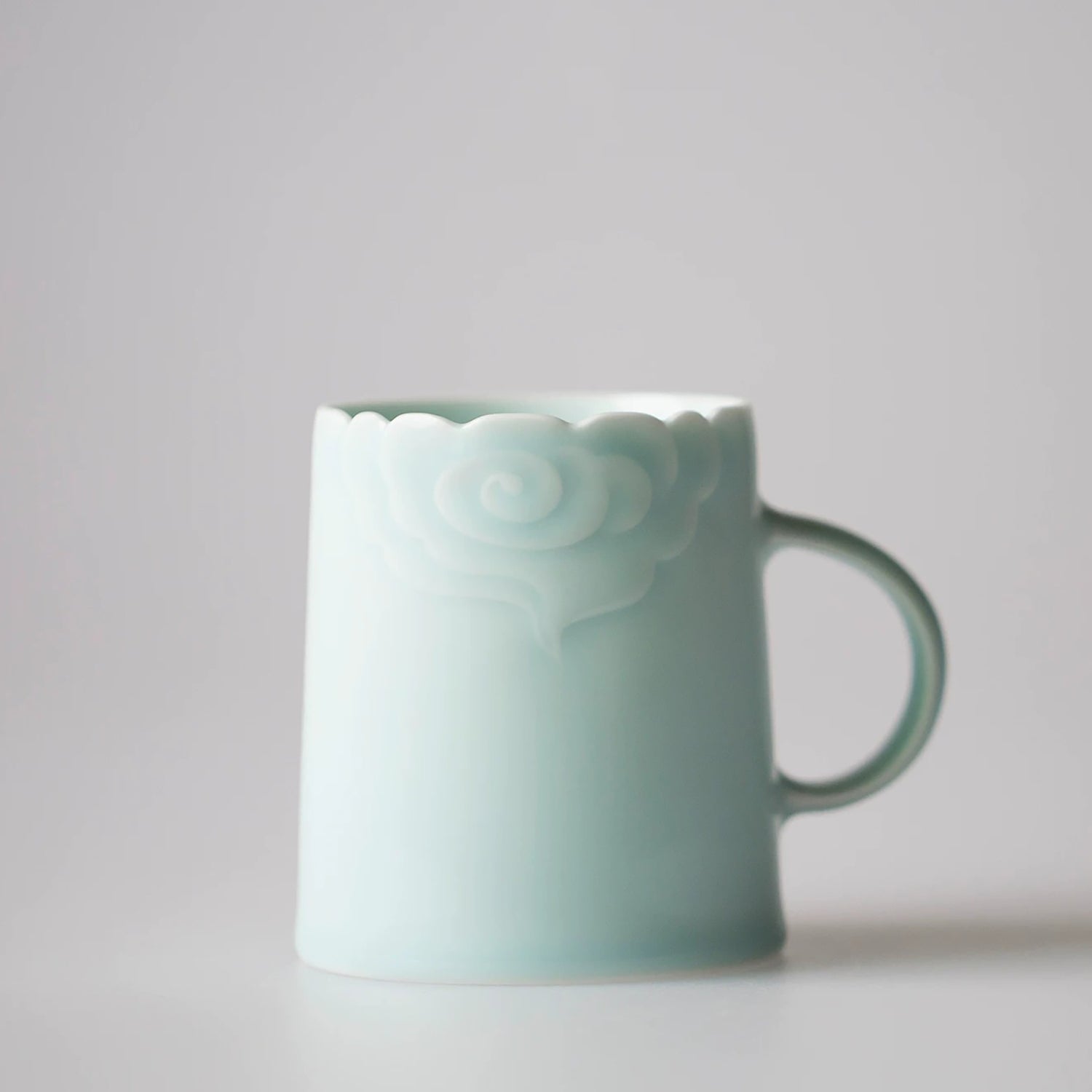Mug en porcelaine style translucide avec motif nuage poétique