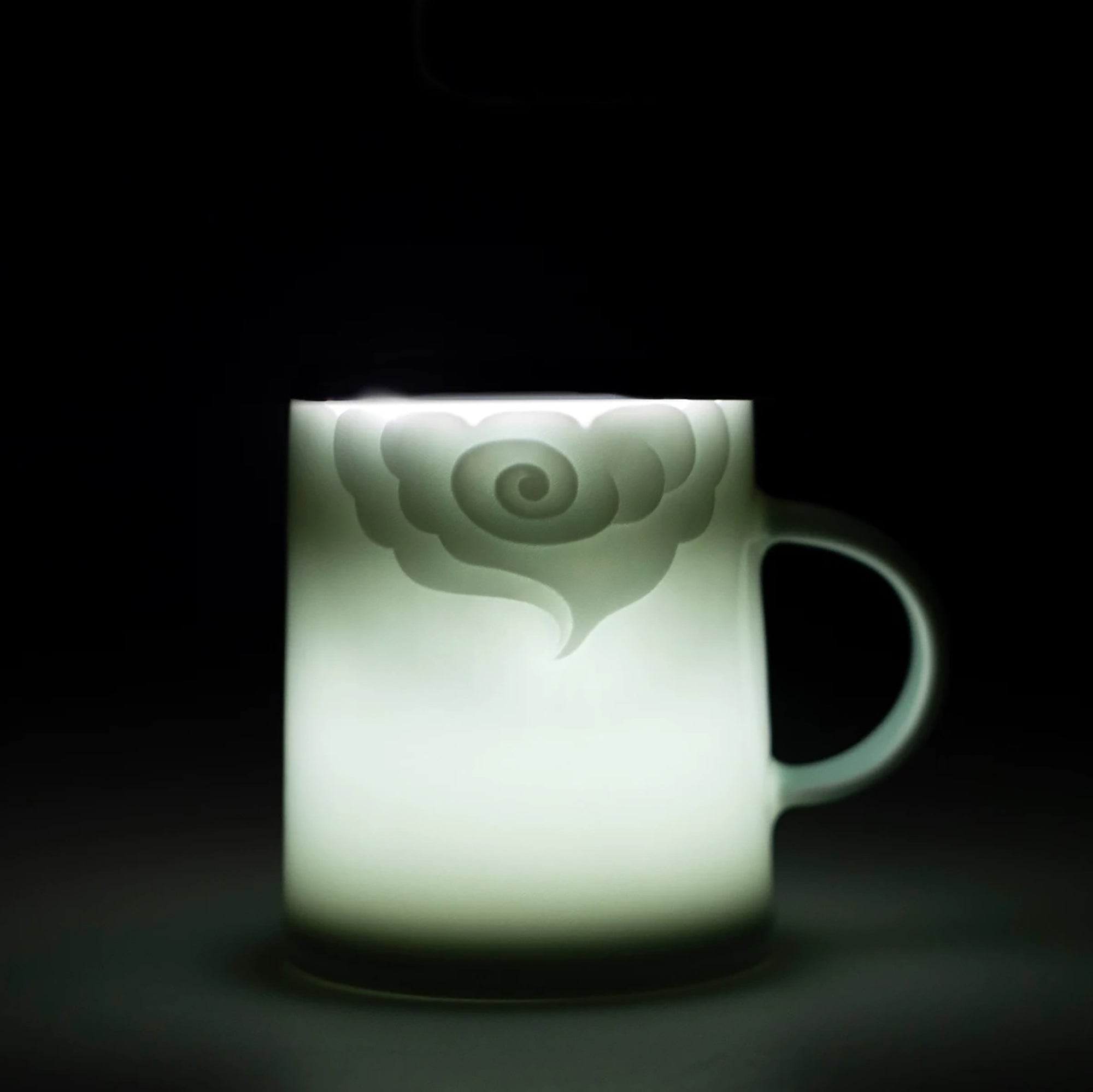 Mug en porcelaine style translucide avec motif nuage poétique