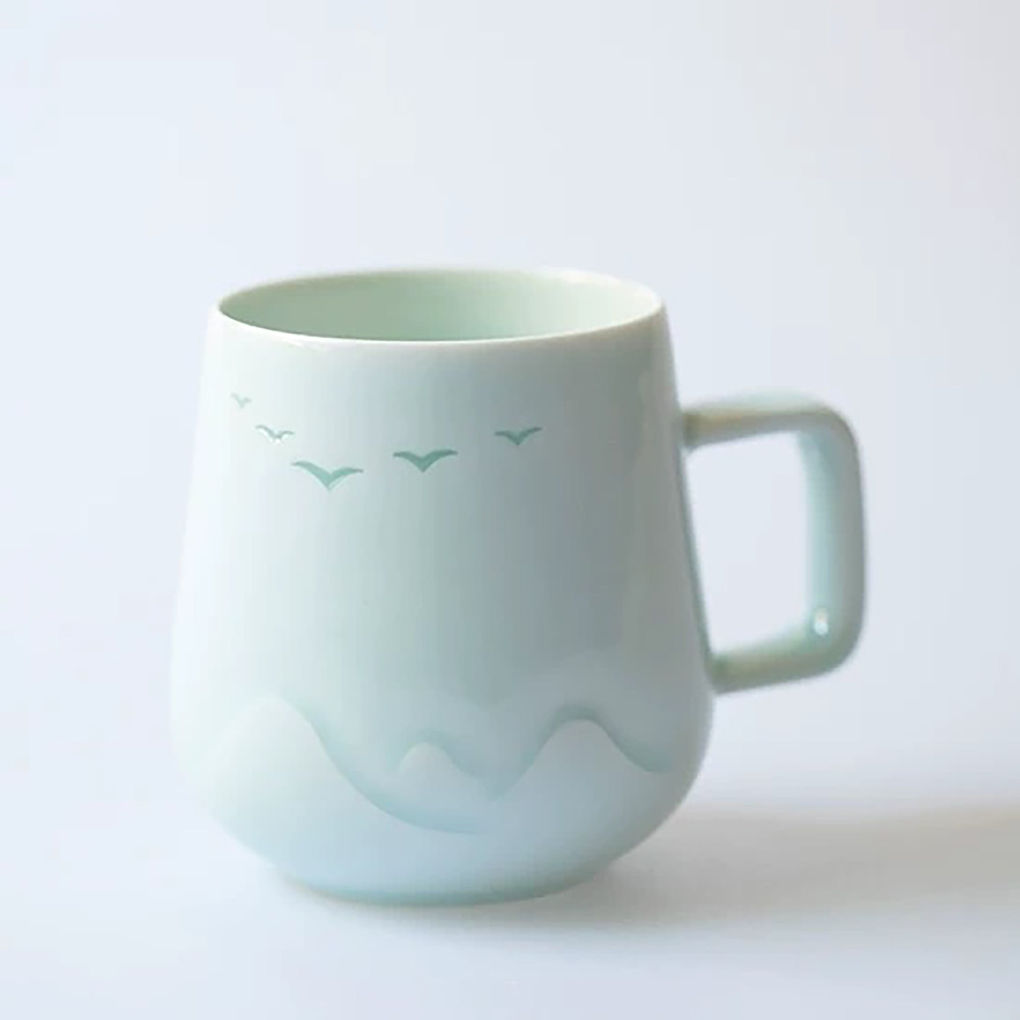 Mug en porcelaine style translucide avec motif oiseaux et pêcheur
