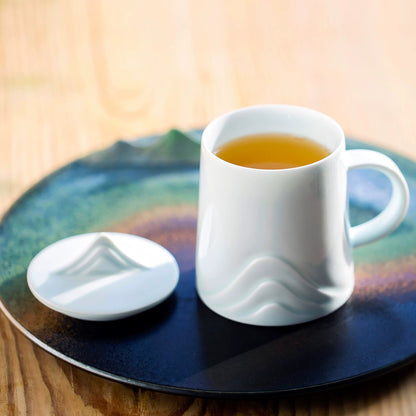 Mug en porcelaine style translucide avec motif montagnes et vagues