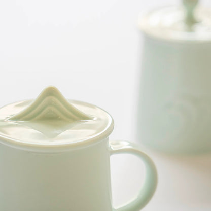 Mug en porcelaine style translucide avec motif montagnes et vagues