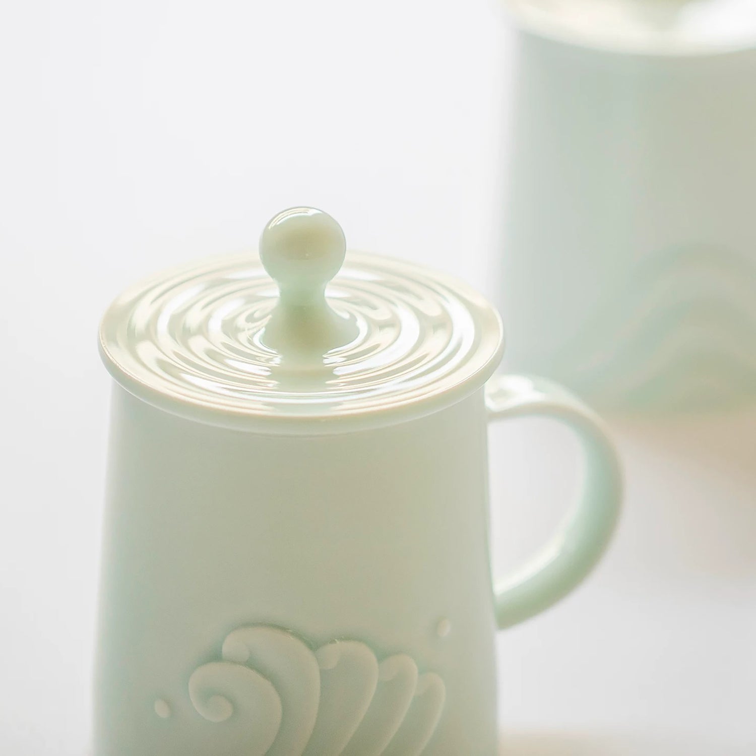 Mug en porcelaine style translucide avec motif montagnes et vagues