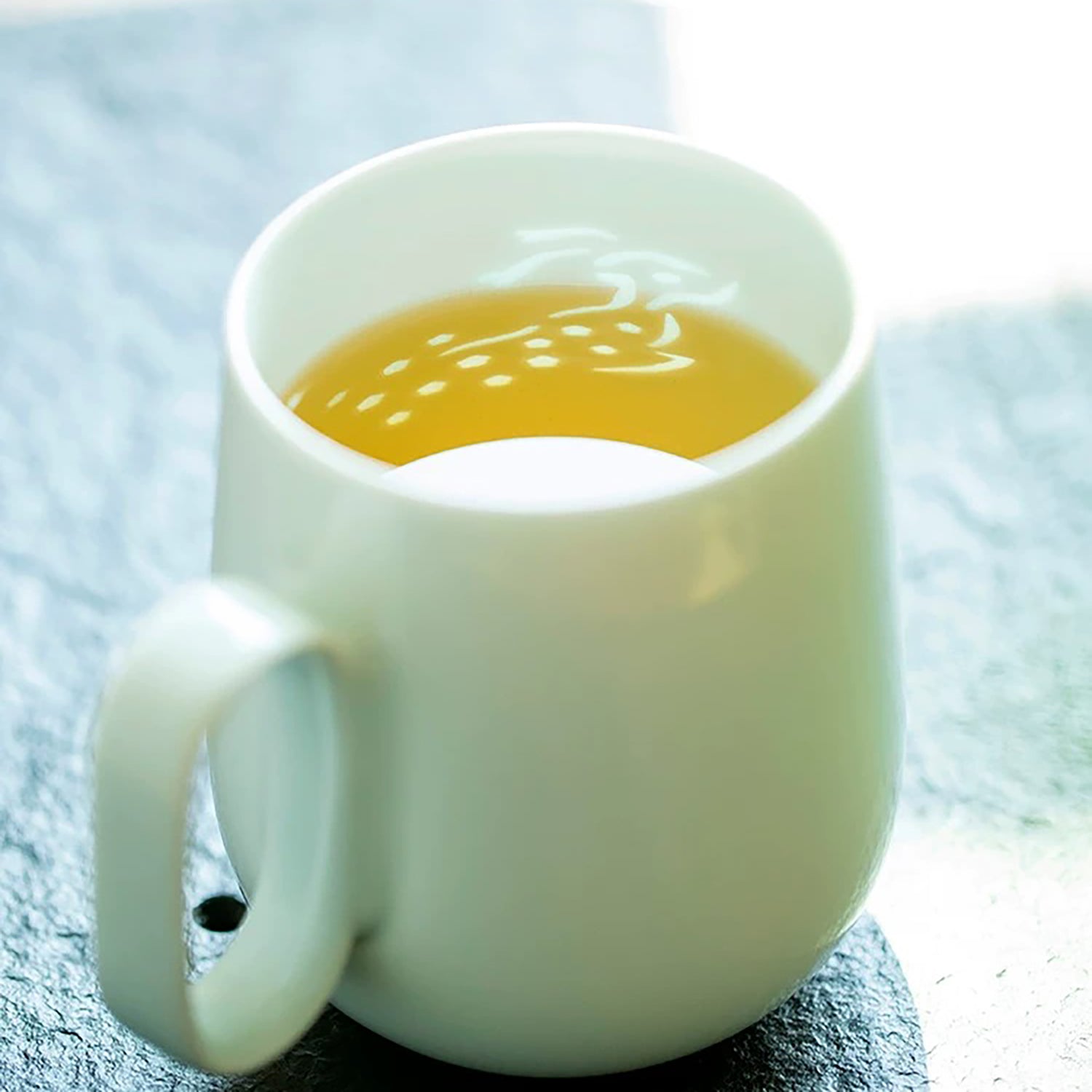 Mug en porcelaine style translucide avec motif cerf céleste