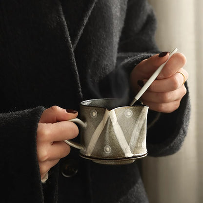 Mug à café en grès artisanal de style minimaliste