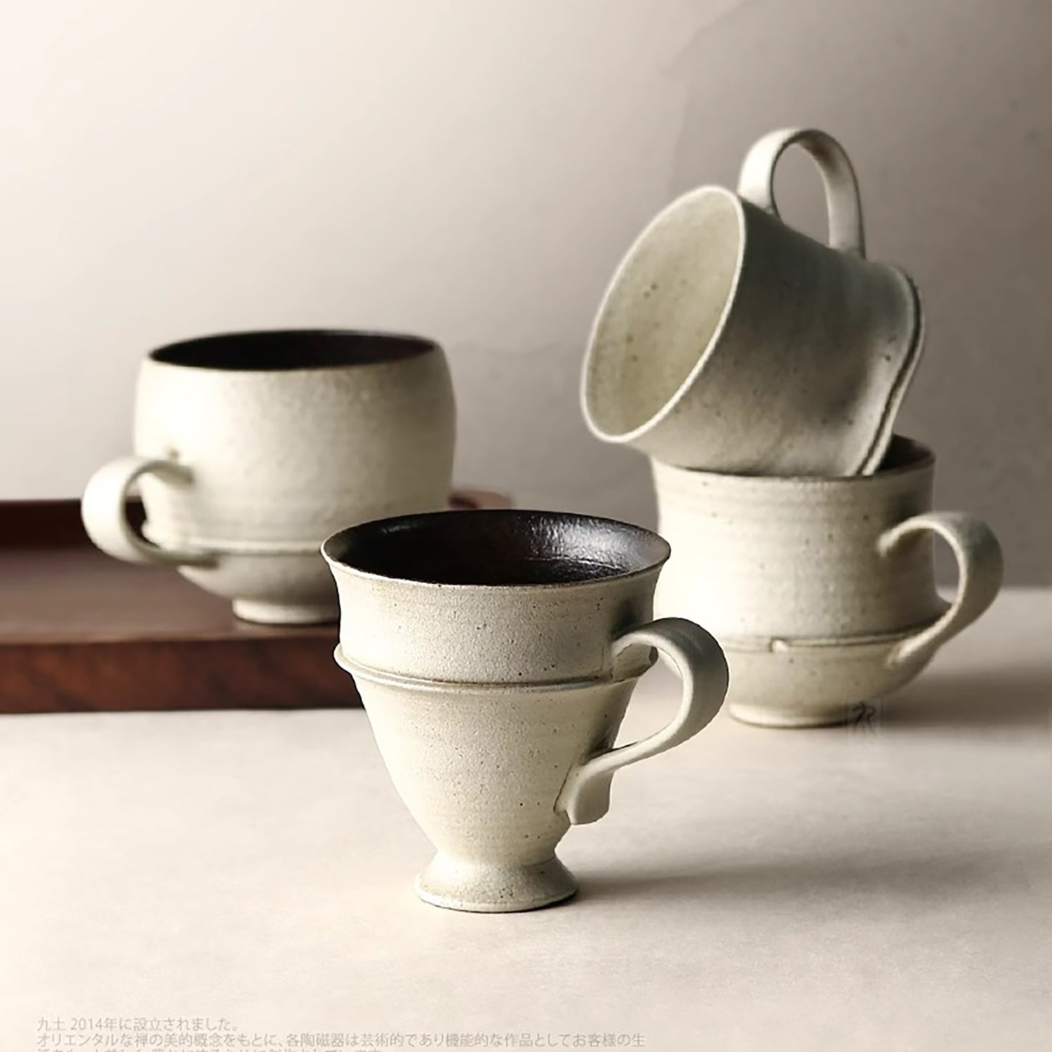 Mug à café en grès artisanal de style minimaliste