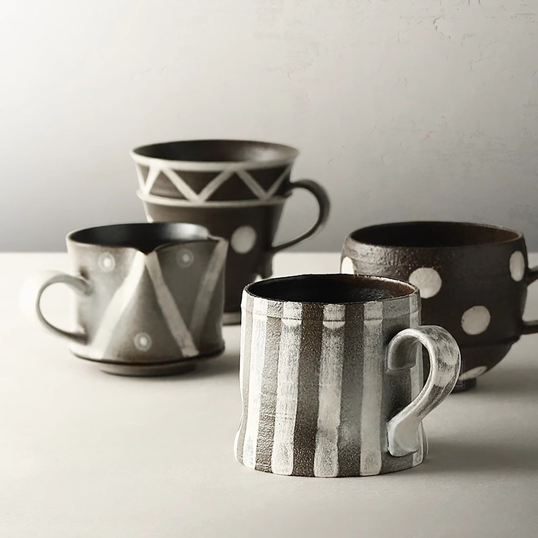 Mug à café en grès artisanal de style minimaliste