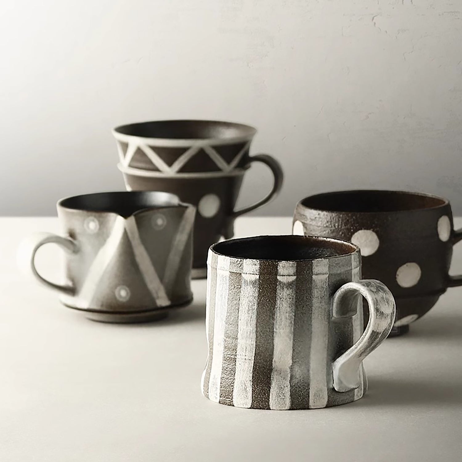 Mug à café en grès artisanal de style minimaliste