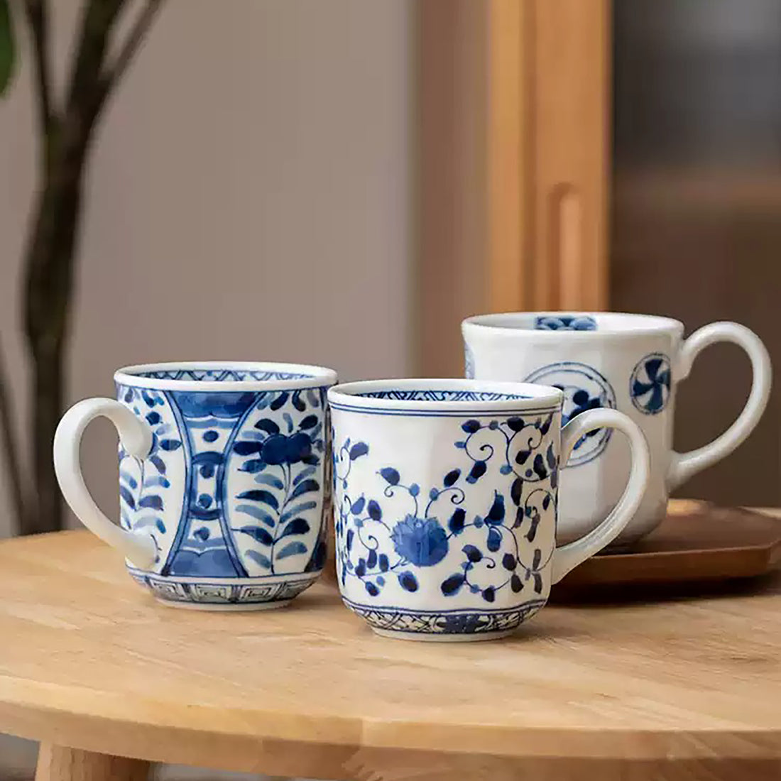 Blau-weiße Arita-Keramiktasse