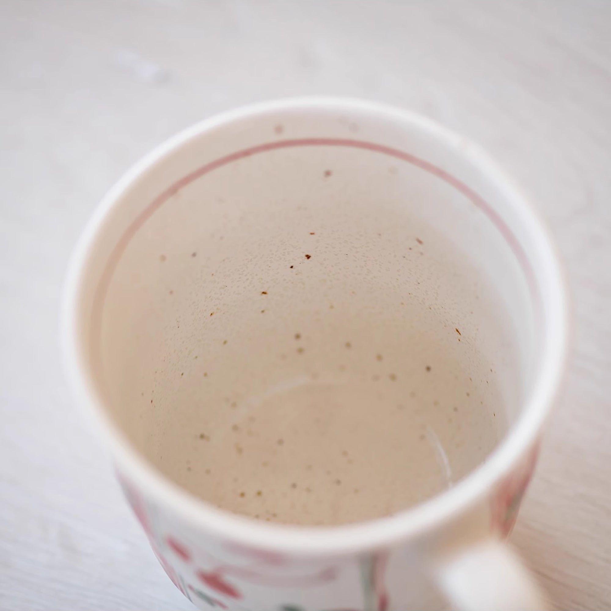 Mug en céramique Mino-yaki avec motif lapin fleuri