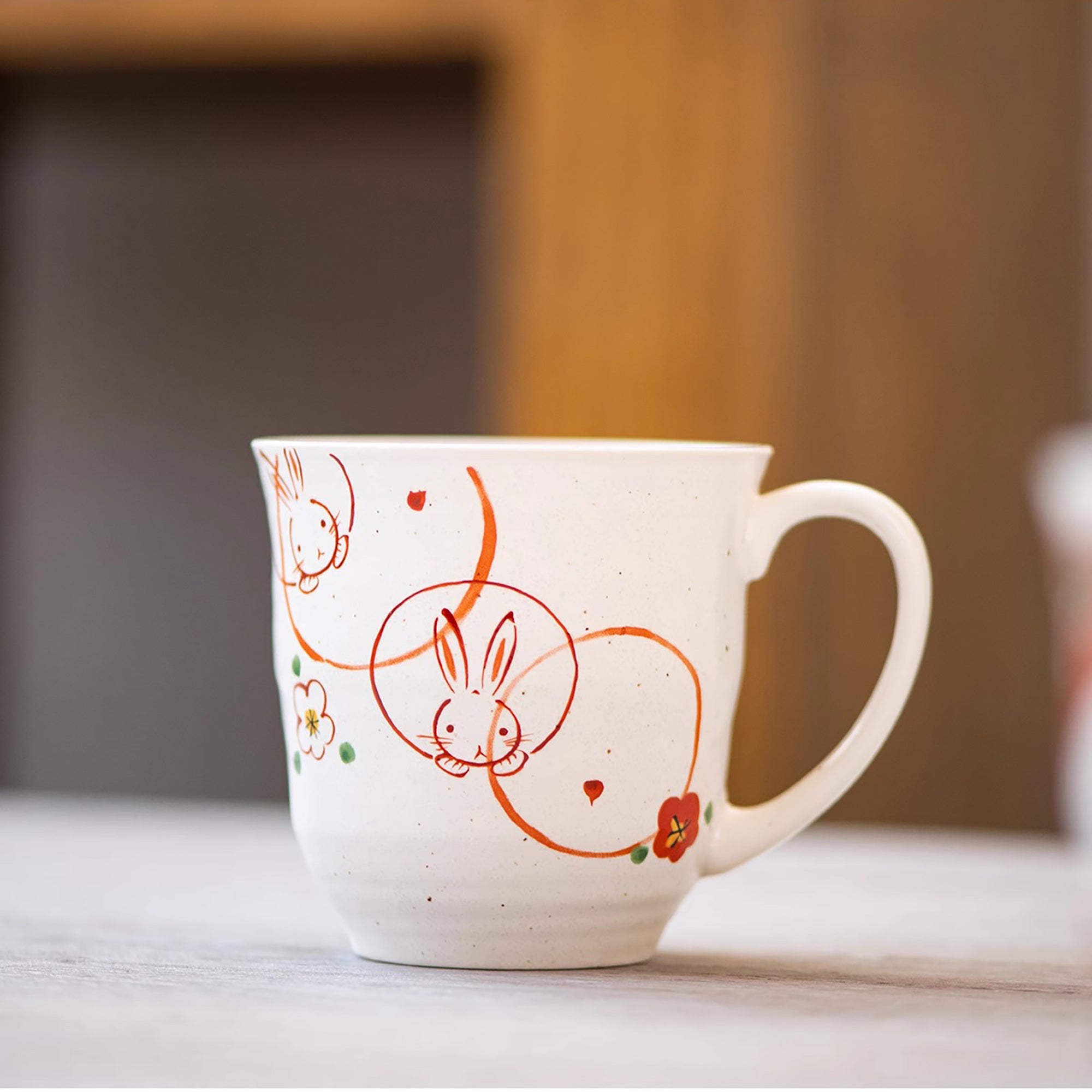Mug en céramique Mino-yaki avec motif lapin fleuri