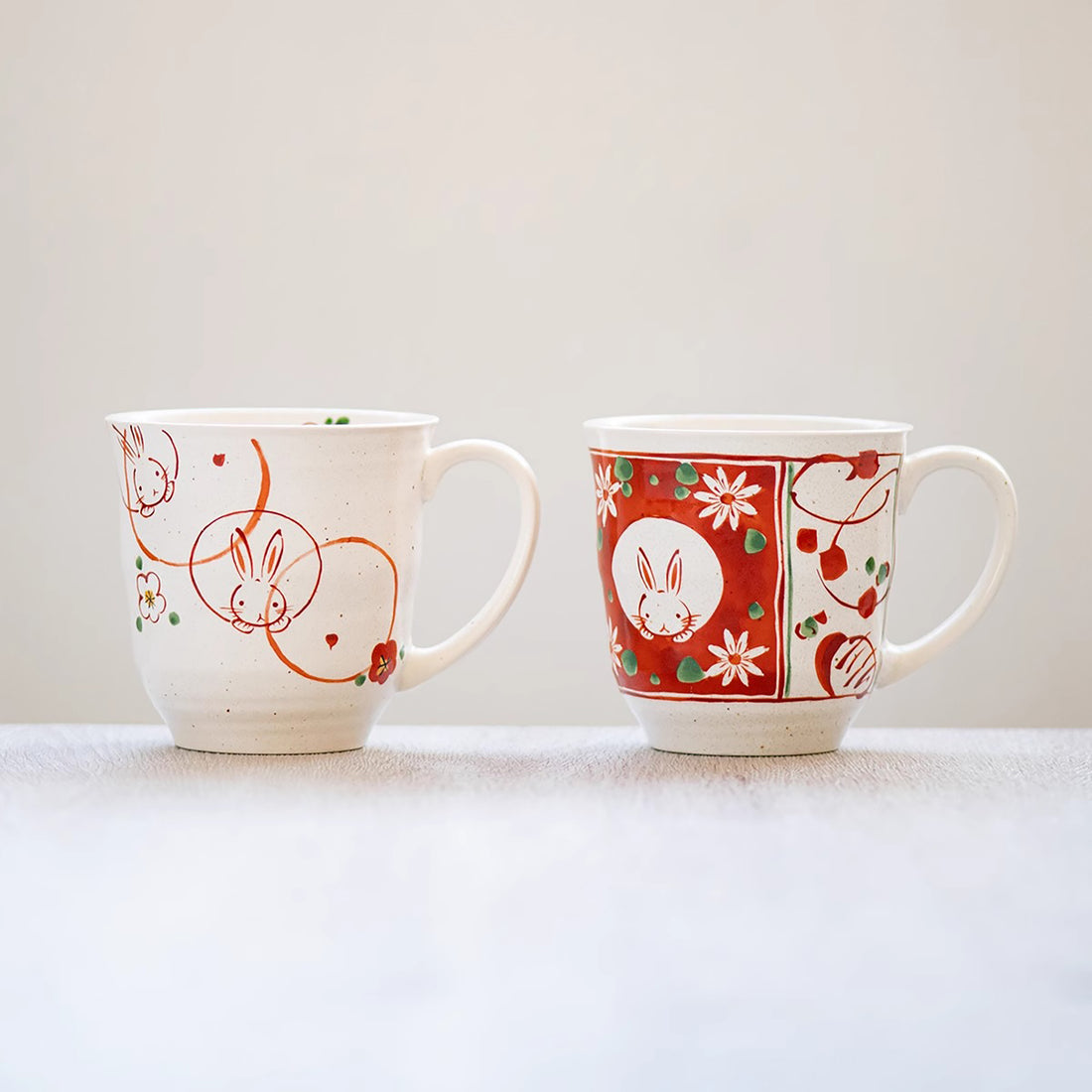 Mug en céramique Mino-yaki avec motif lapin fleuri
