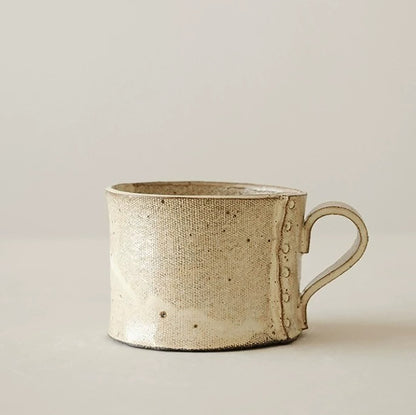 Mug artisanal avec texture toile style wabi-sabi